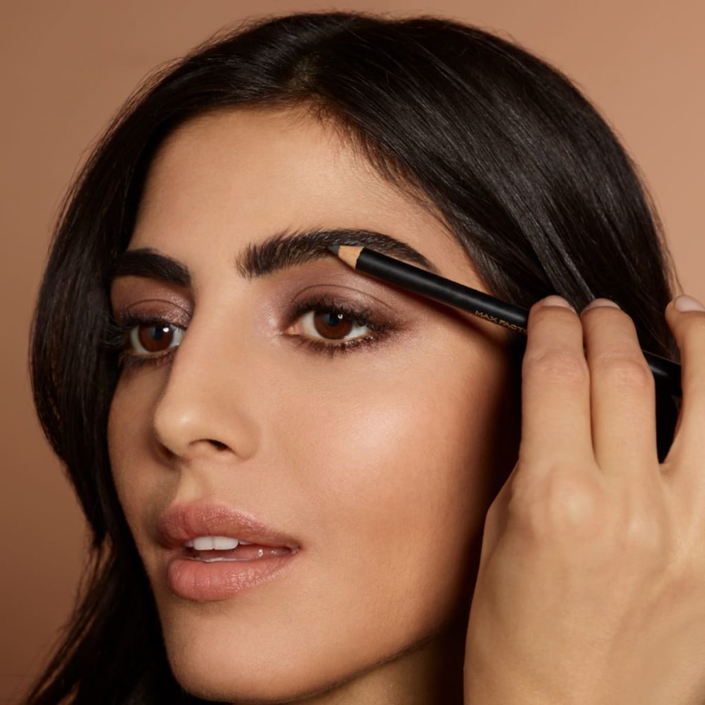 how long does eye shadow last